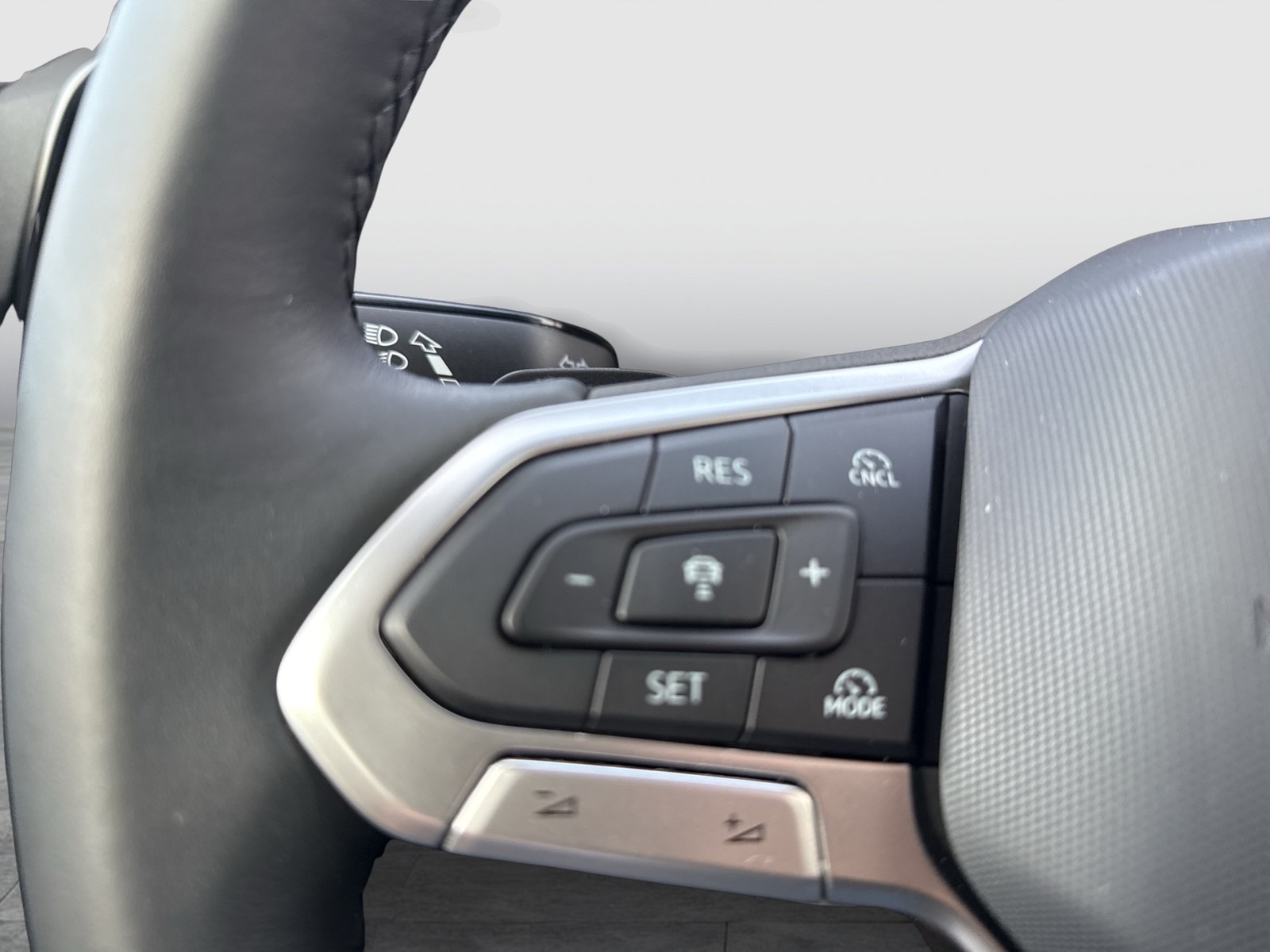 Volkswagen Golf VIII 2.0 LIFE FACELIFT AHK ACC NAVI CARPLAY