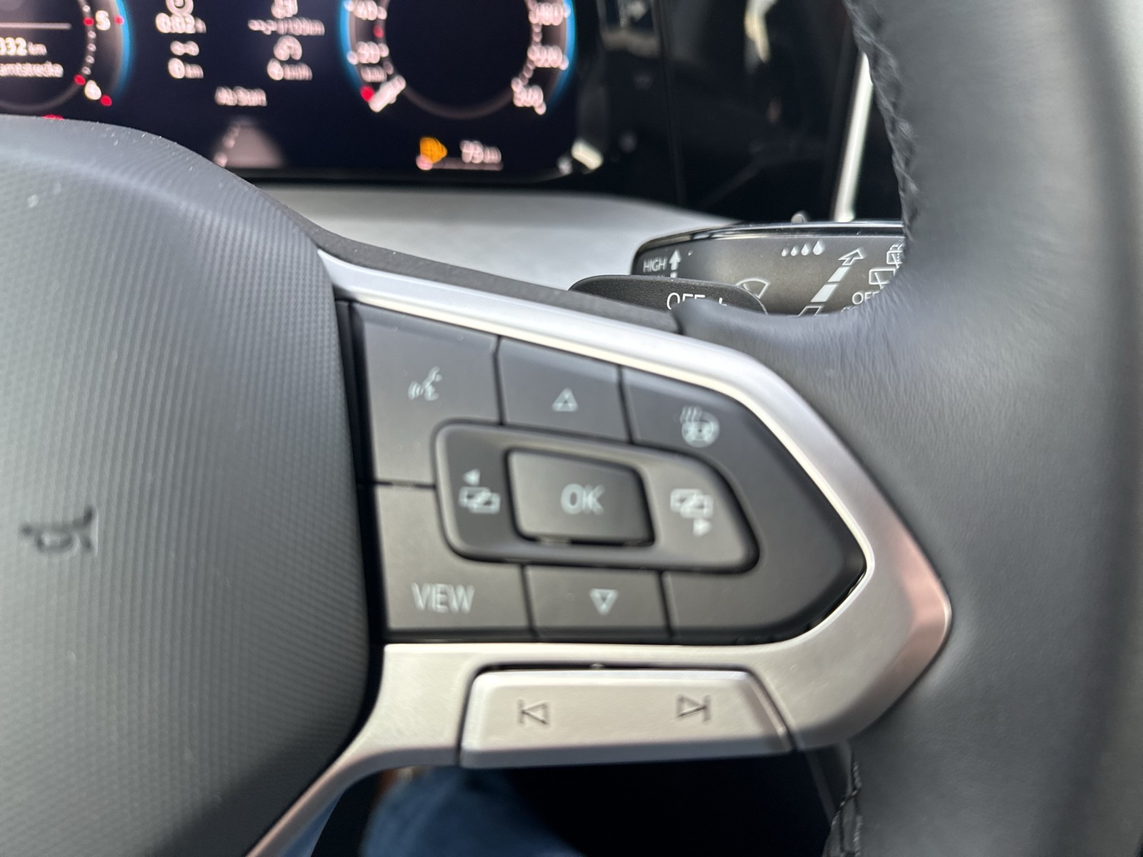 Volkswagen Golf VIII 2.0 LIFE FACELIFT AHK ACC NAVI CARPLAY