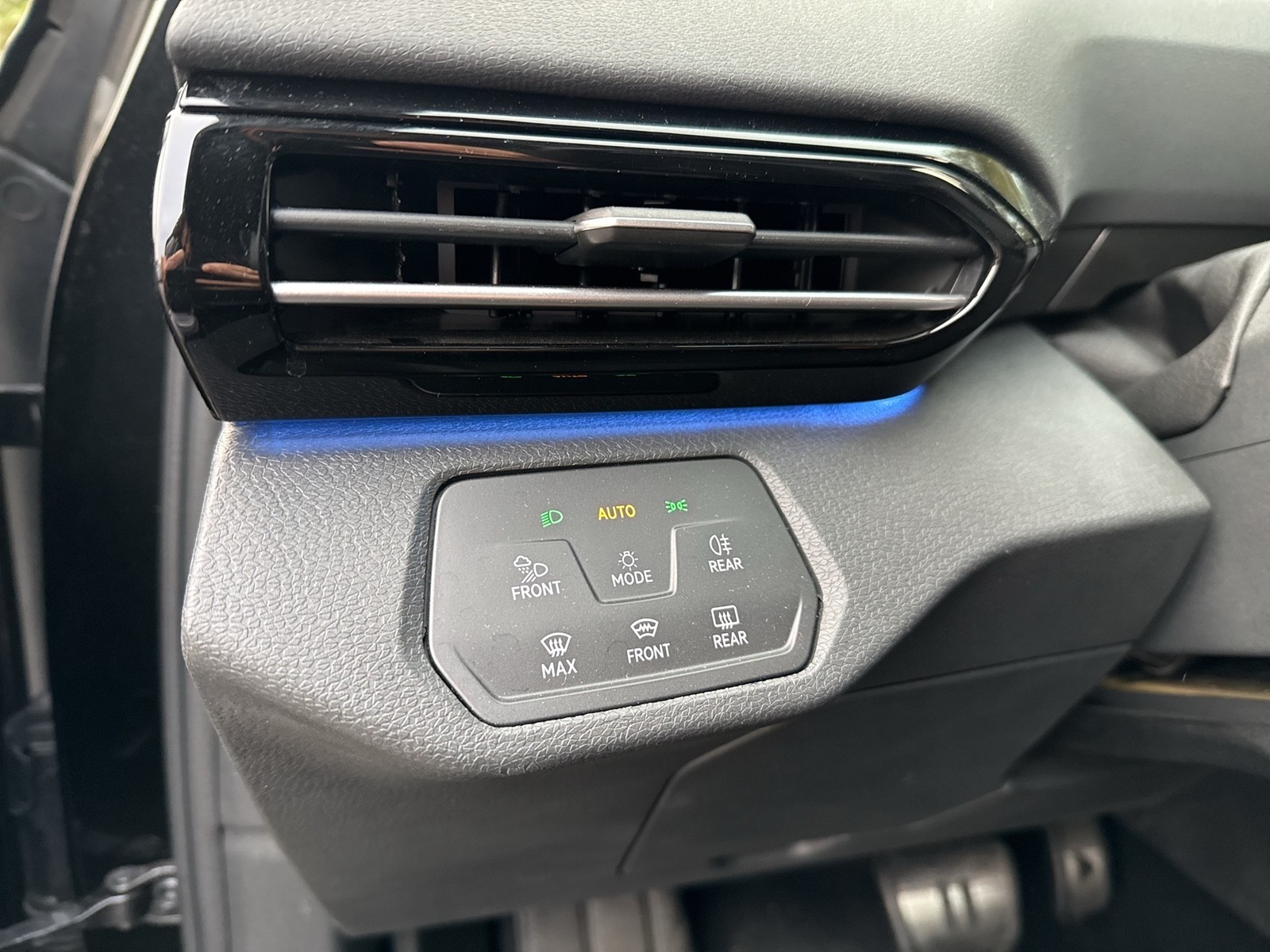 Volkswagen ID.4 GTX 4X4 AHK CAM ACC LM21 MATRIX NAVI SITZHZ