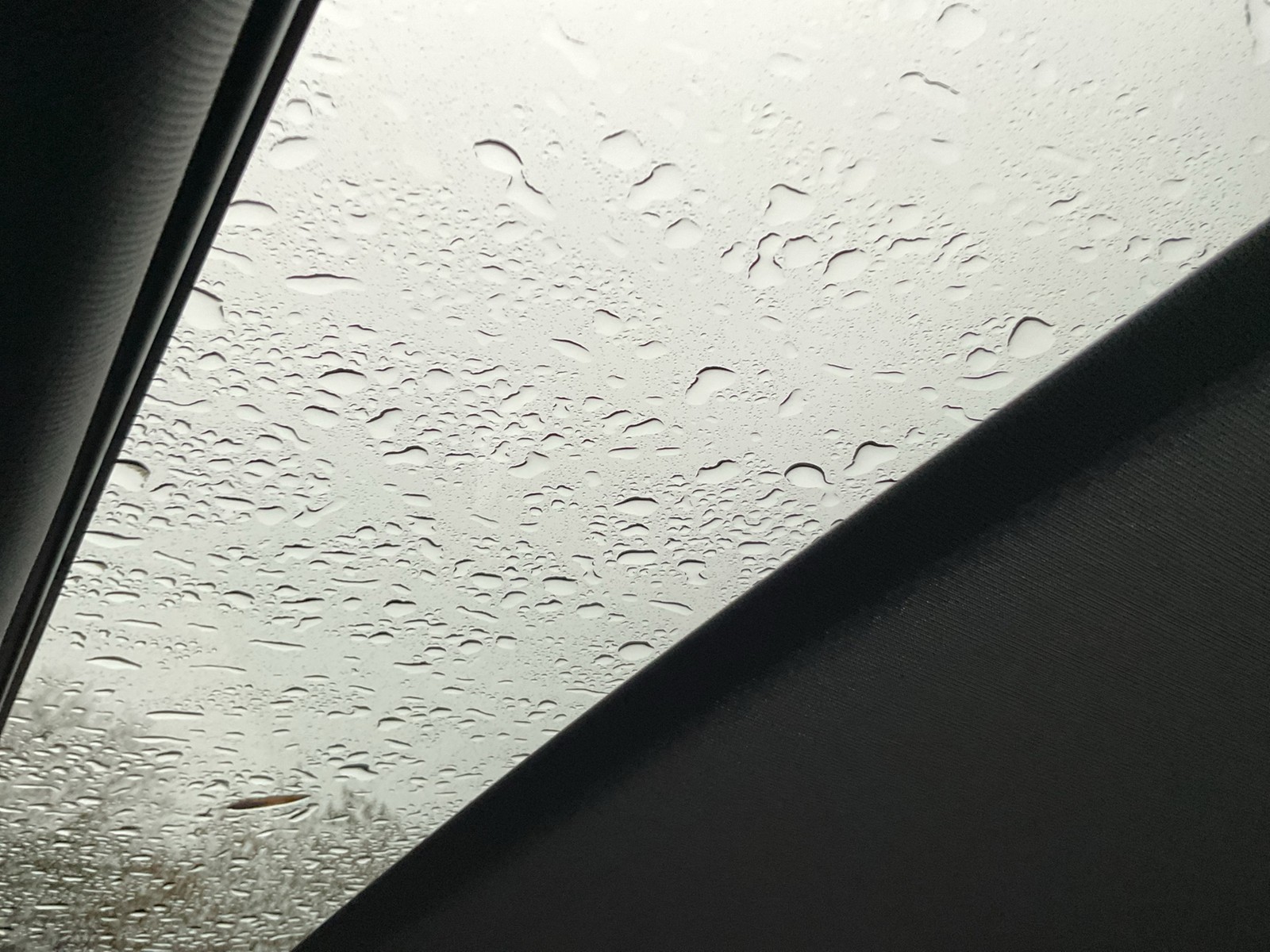 Volkswagen Tiguan 2.0 R-LINE 4X4 NEUES MODELL PANO AHK LM20