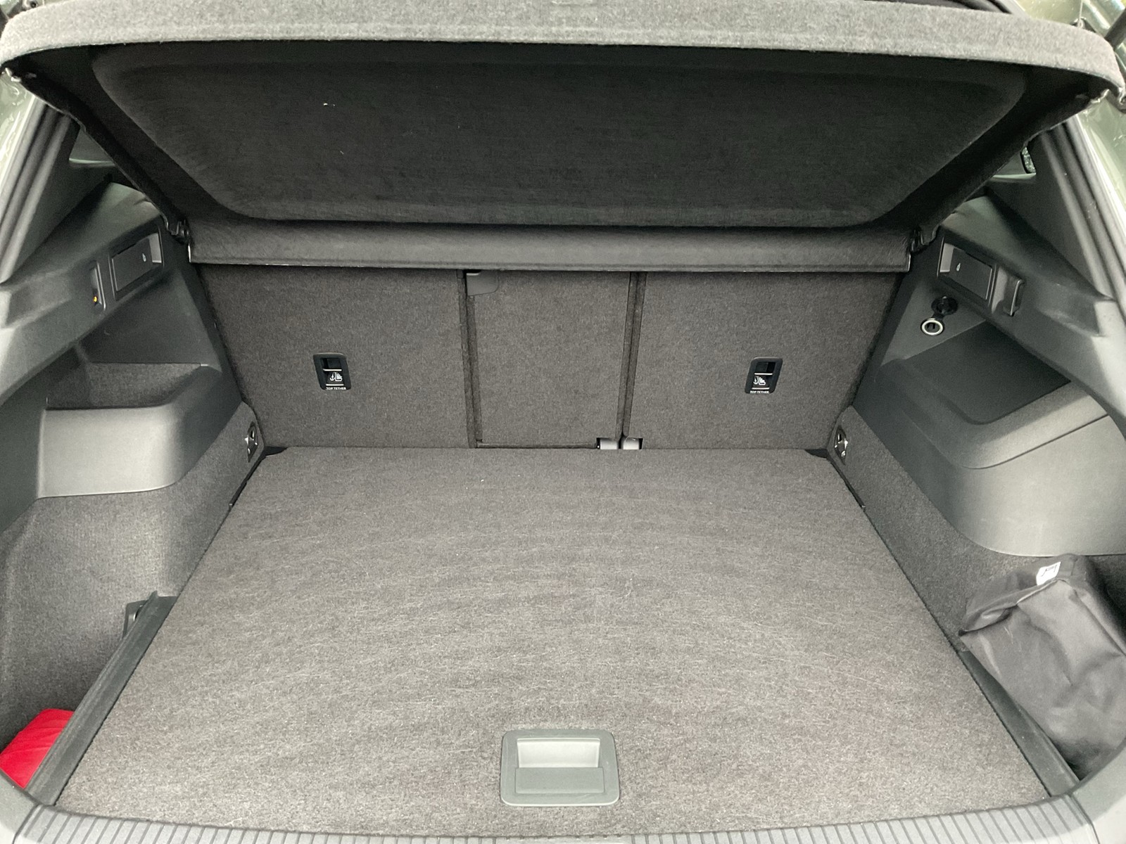 Volkswagen Tiguan 2.0 R-LINE 4X4 NEUES MODELL PANO AHK LM20