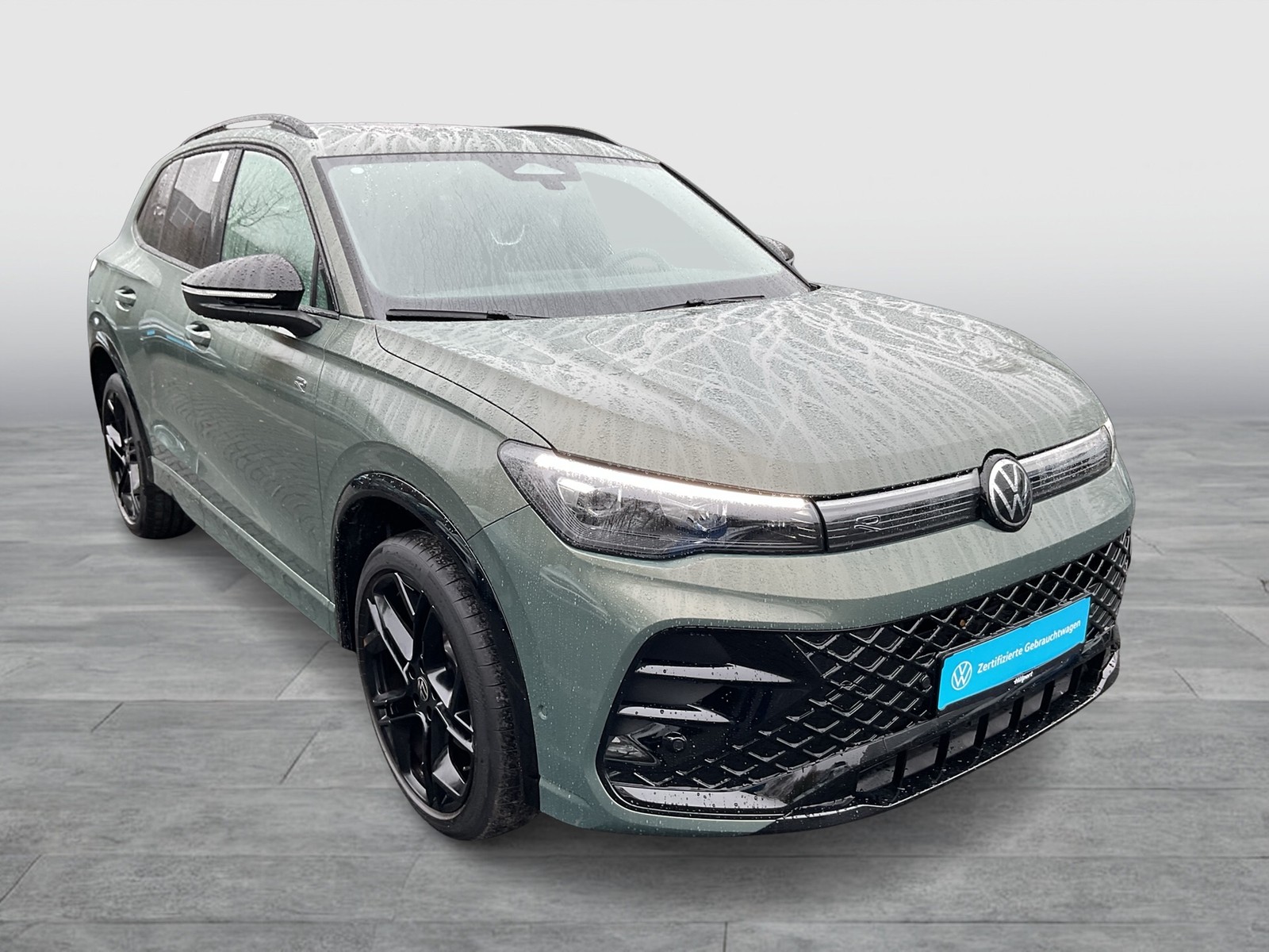 Volkswagen Tiguan 2.0 R-LINE 4X4 NEUES MODELL PANO AHK LM20