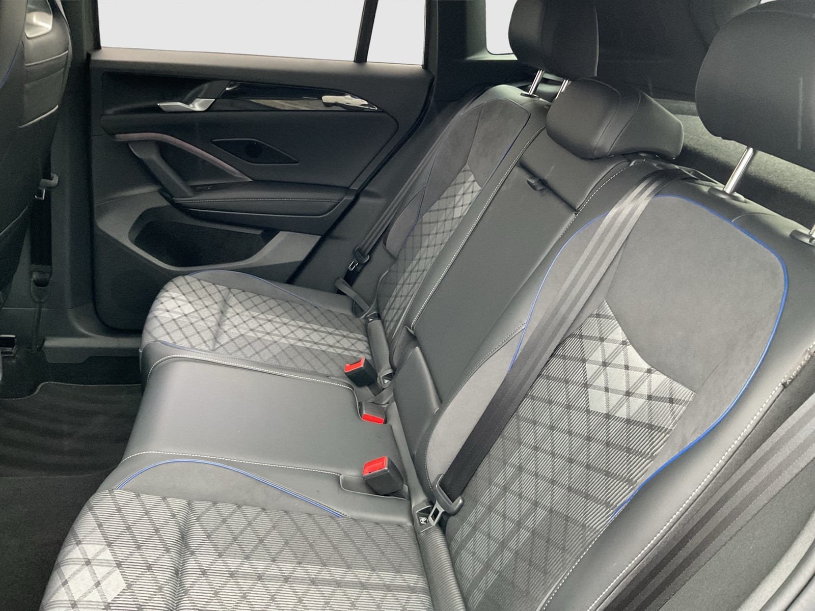 Volkswagen Tiguan 2.0 R-LINE 4X4 NEUES MODELL PANO AHK LM20