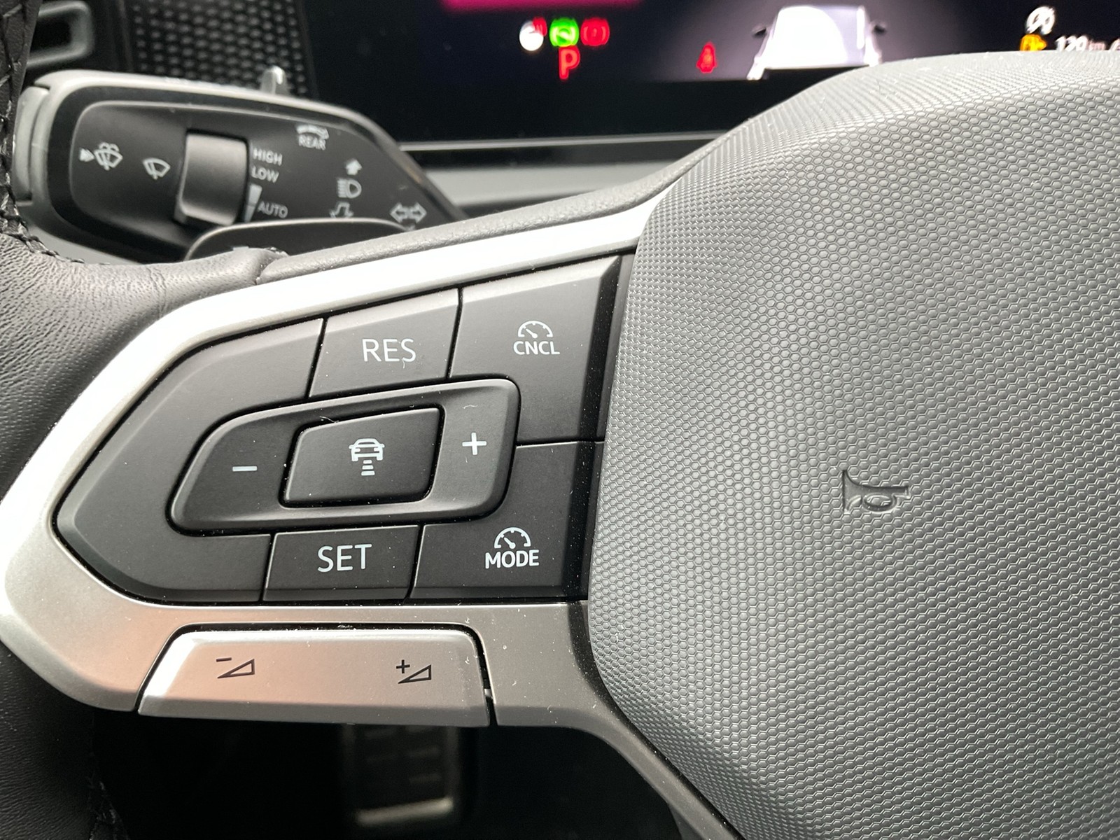 Volkswagen Tiguan 2.0 GOAL NEUES MODELL AHK 360°CAM LM18