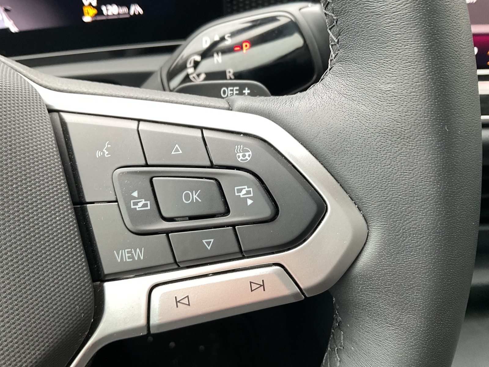 Volkswagen Tiguan 2.0 GOAL NEUES MODELL AHK 360°CAM LM18