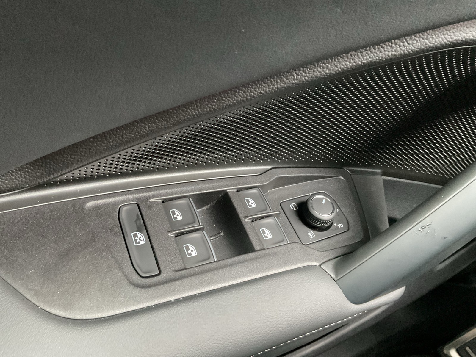 Volkswagen Tiguan 2.0 GOAL NEUES MODELL AHK 360°CAM LM18