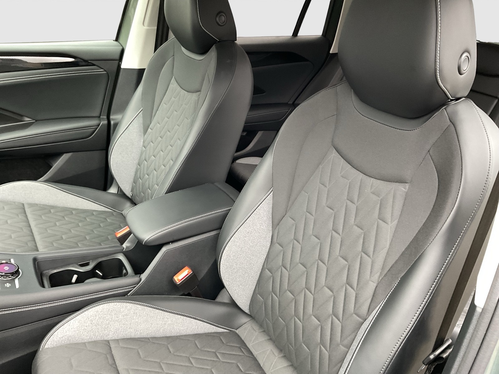 Volkswagen Tiguan 2.0 GOAL NEUES MODELL AHK 360°CAM LM18