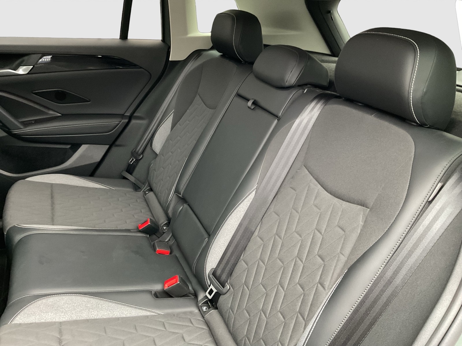 Volkswagen Tiguan 2.0 GOAL NEUES MODELL AHK 360°CAM LM18