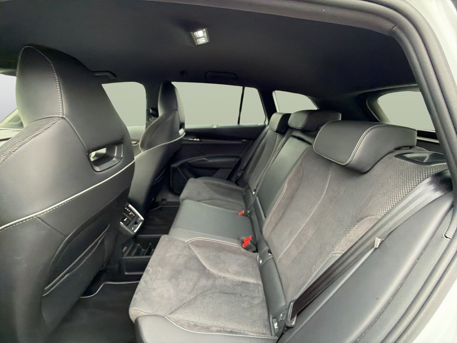 Skoda Enyaq 80x SPORTLINE WÄRMEPUMPE CANTON AHK 360CAM