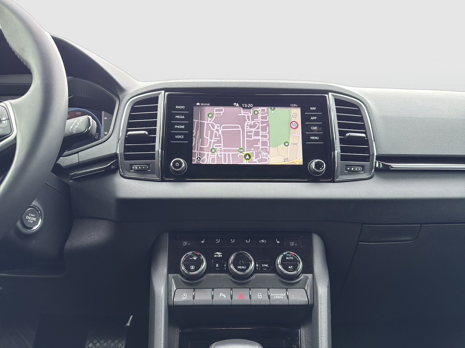 Skoda Karoq 2.0 TOUR STANDHZ AHK CAM LM17 EKLAPPE NAVI