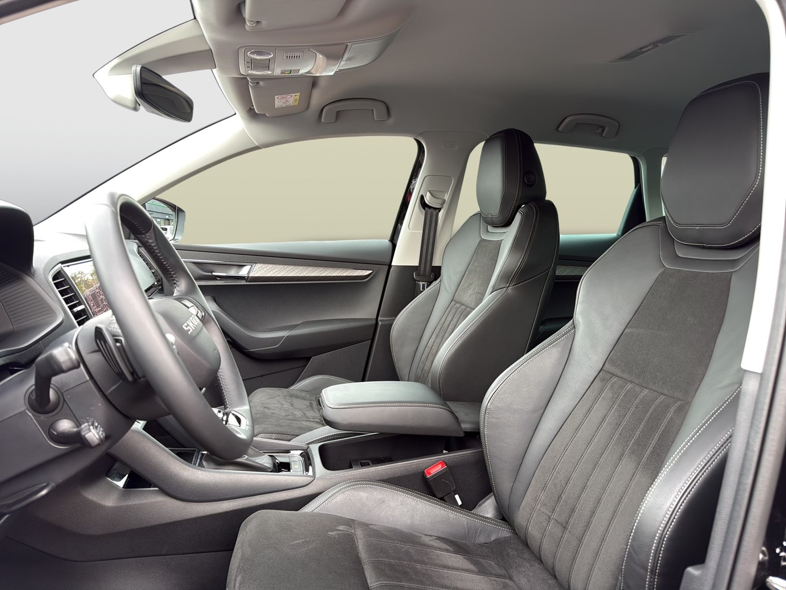 Skoda Karoq 2.0 TOUR STANDHZ AHK CAM LM17 EKLAPPE NAVI