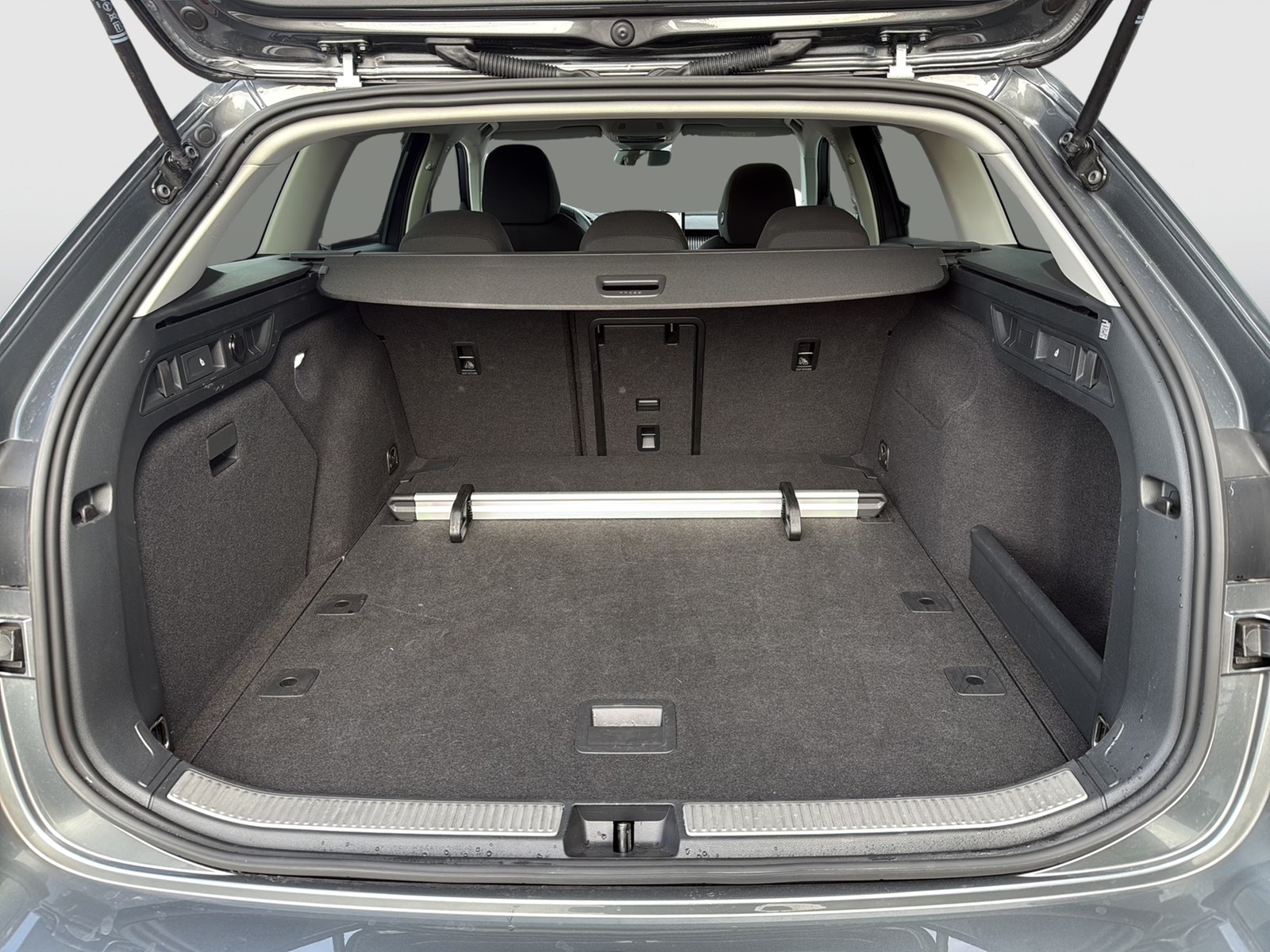 Skoda Superb Combi 1.5 eTSI CAM ACC NAVI SITZHEIZUNG