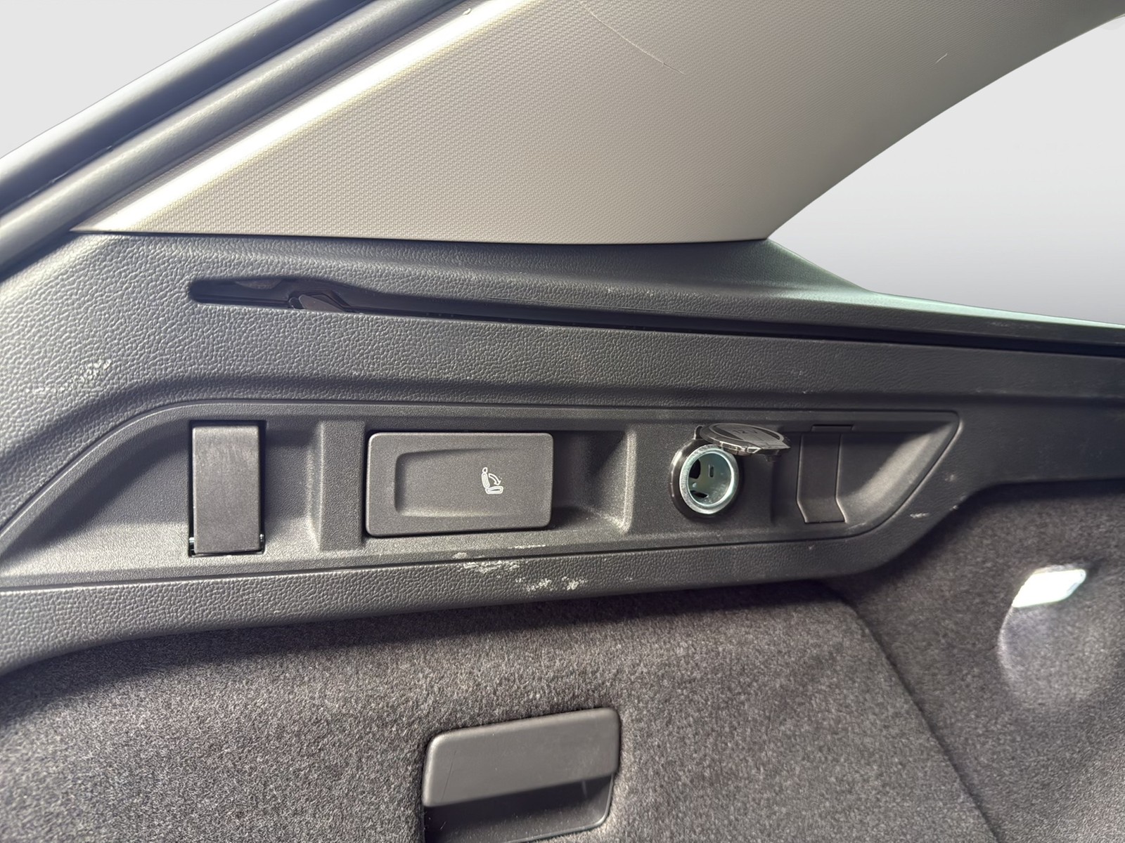 Skoda Superb Combi 1.5 eTSI CAM ACC NAVI SITZHEIZUNG