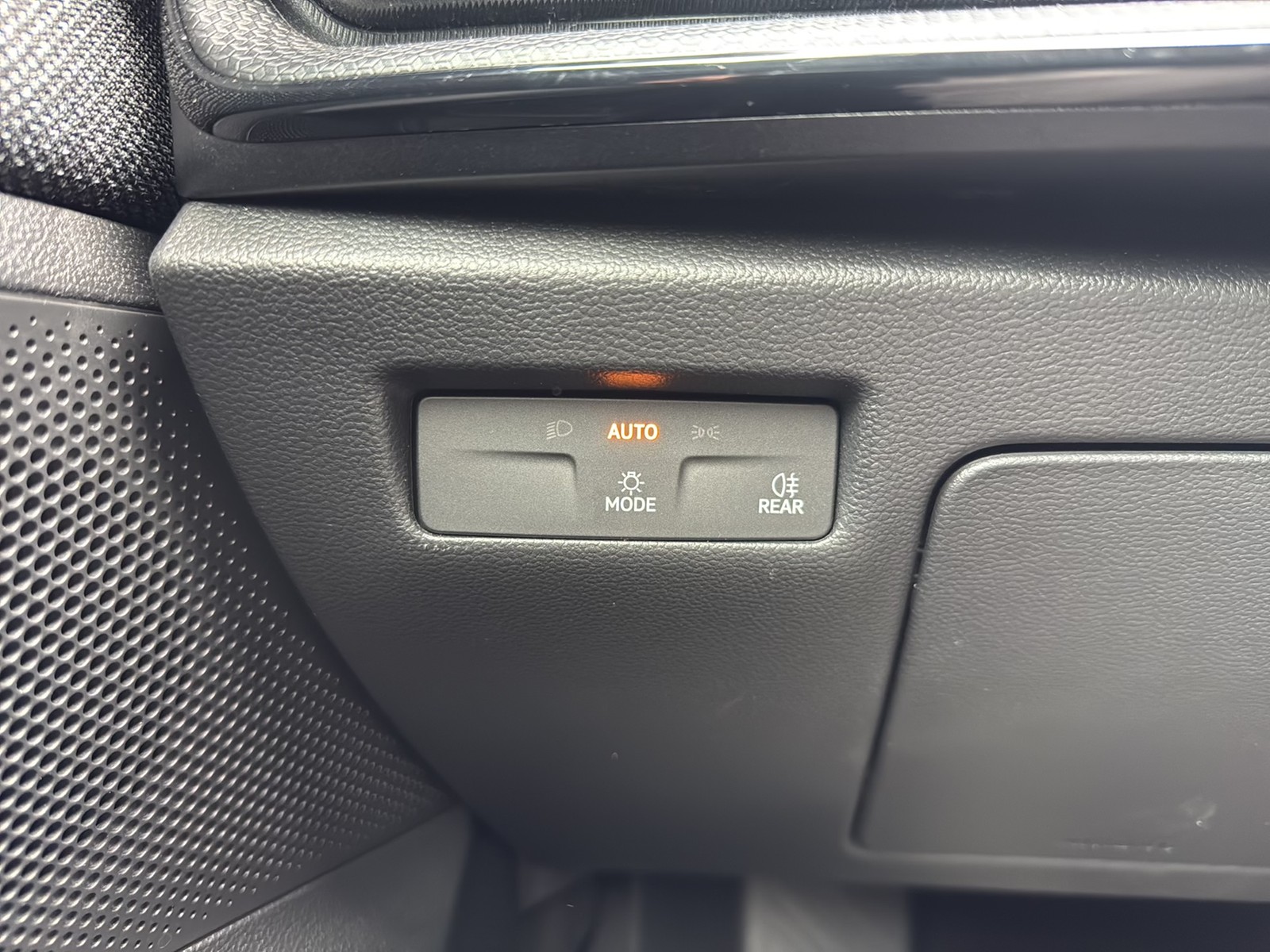 Skoda Superb Combi 1.5 eTSI CAM ACC NAVI SITZHEIZUNG