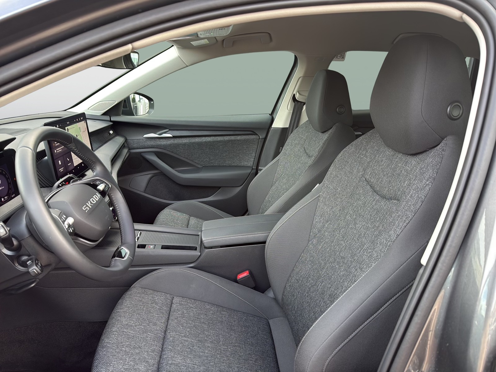 Skoda Superb Combi 1.5 eTSI CAM ACC NAVI SITZHEIZUNG