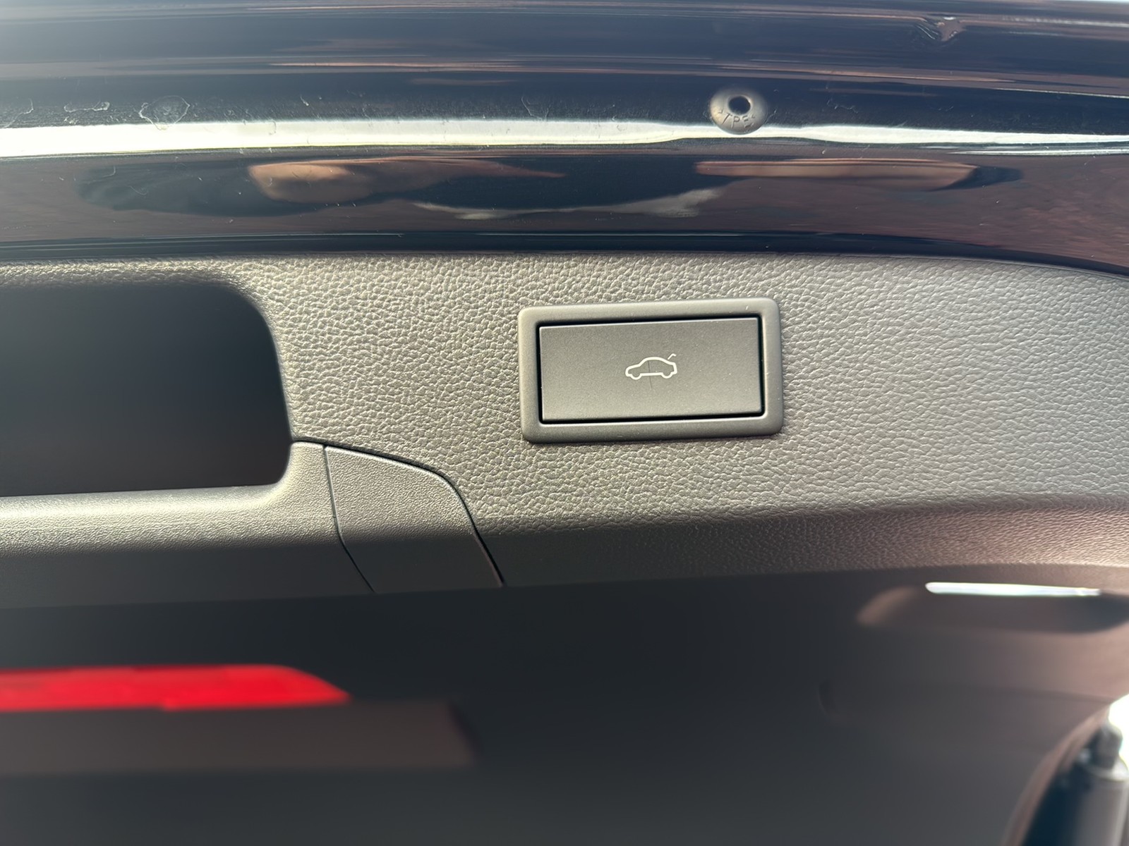 Skoda Superb Combi 2.0 L&K 4X4 LEDER PANO AHK CAM LM18