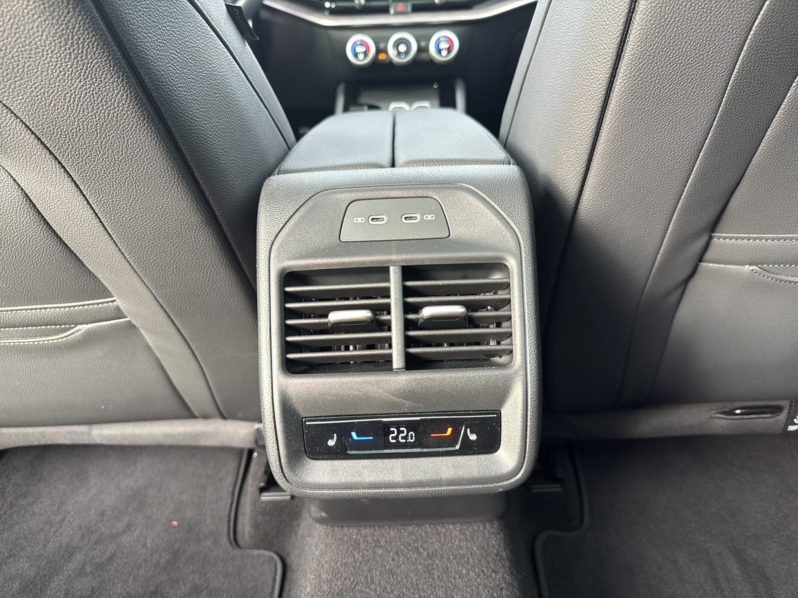 Skoda Superb Combi 2.0 L&K 4X4 LEDER PANO AHK CAM LM18