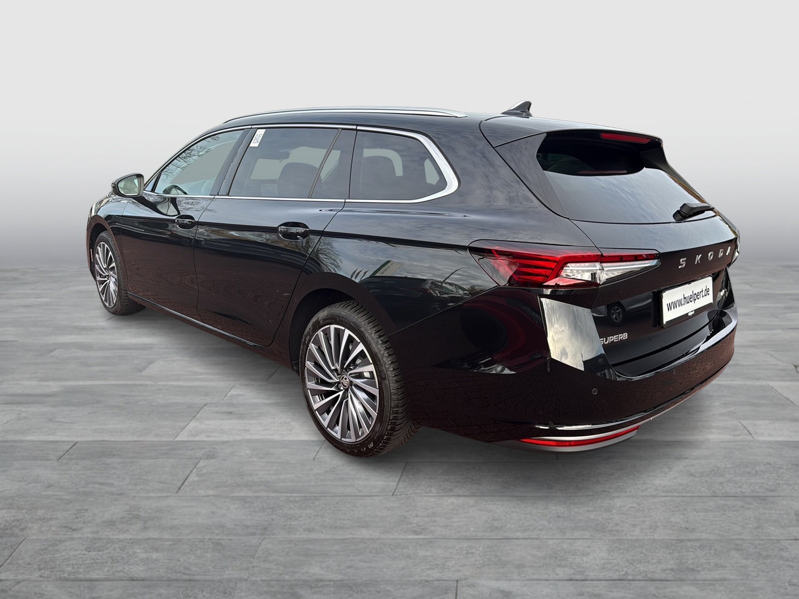 Skoda Superb Combi 2.0 L&K 4X4 LEDER PANO AHK CAM LM18