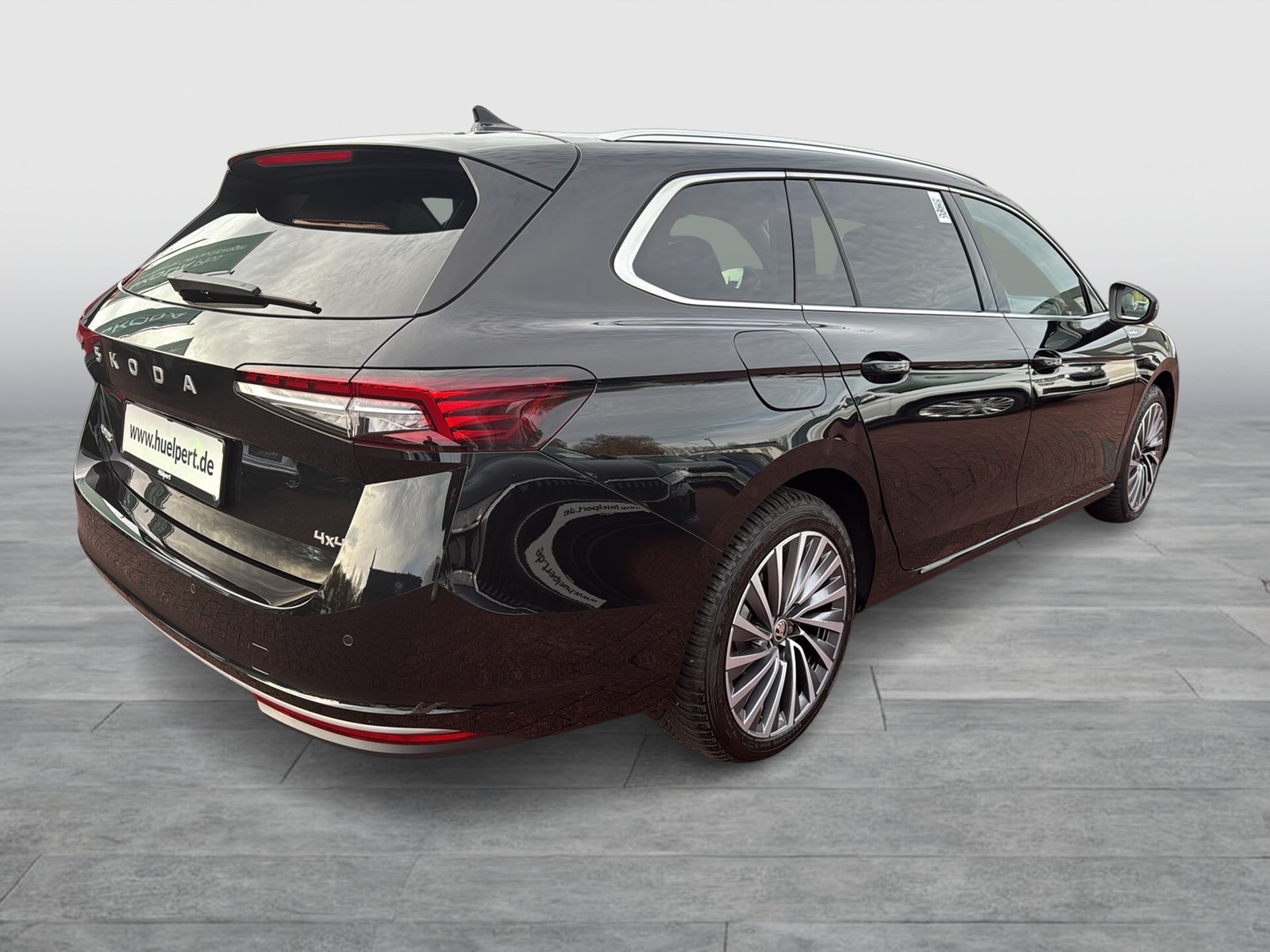 Skoda Superb Combi 2.0 L&K 4X4 LEDER PANO AHK CAM LM18