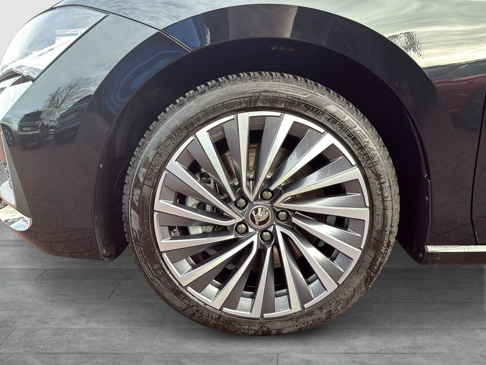 Skoda Superb Combi 2.0 L&K 4X4 LEDER PANO AHK CAM LM18