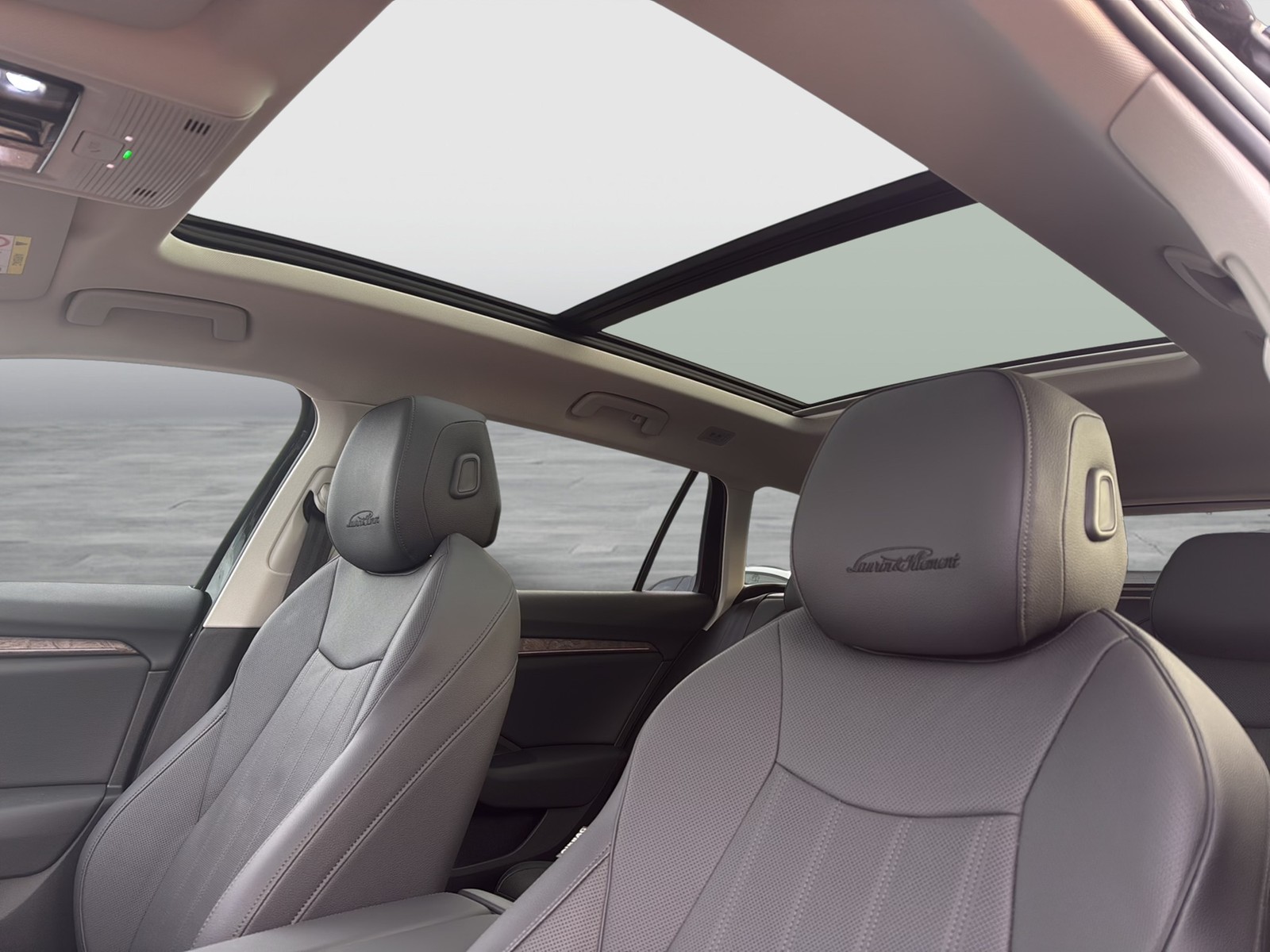 Skoda Superb Combi 2.0 L&K 4X4 LEDER PANO AHK CAM LM18