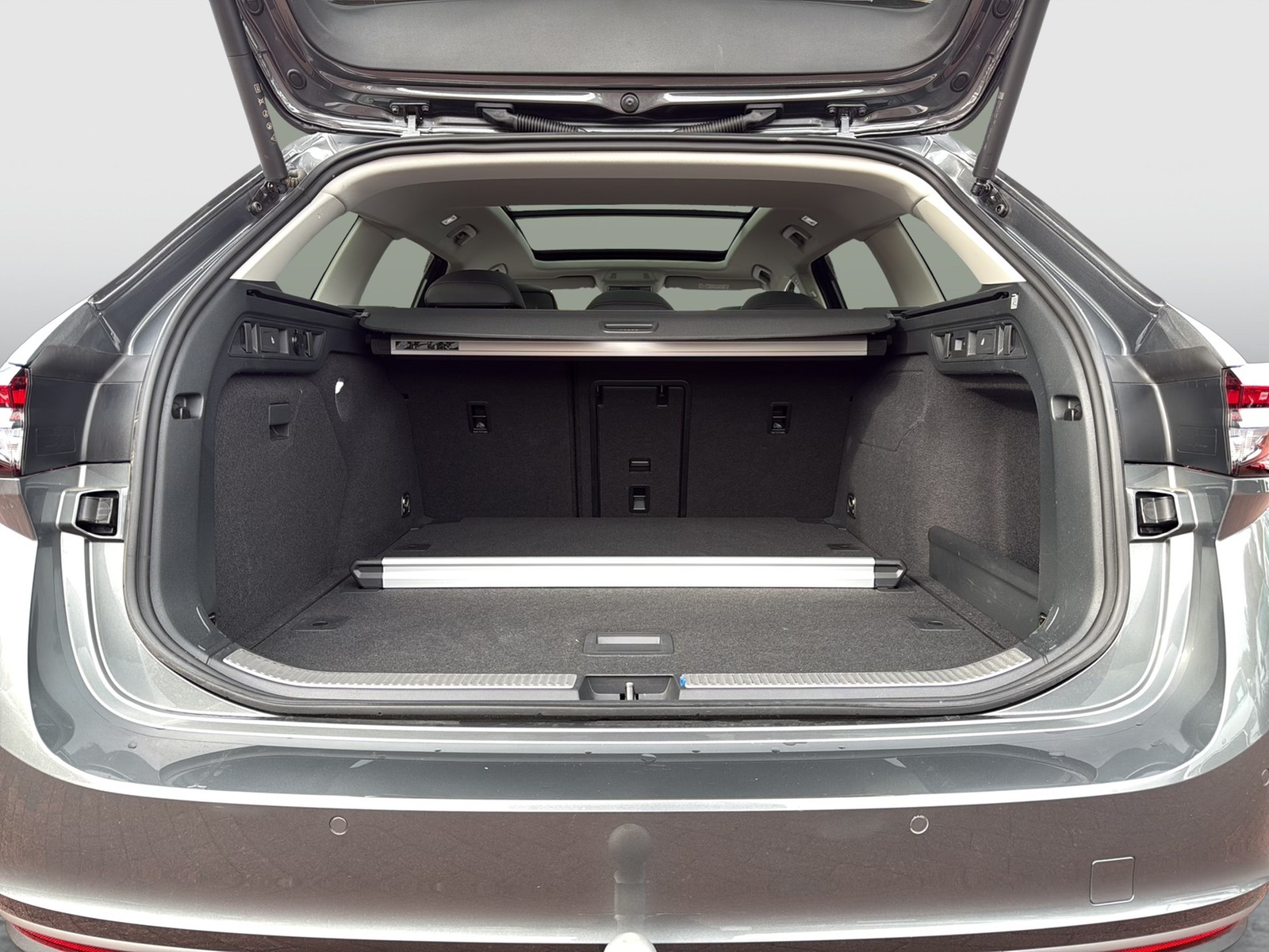 Skoda Superb Combi 2.0 L&K LEDER PANO AHK CAM LM18 NAVI