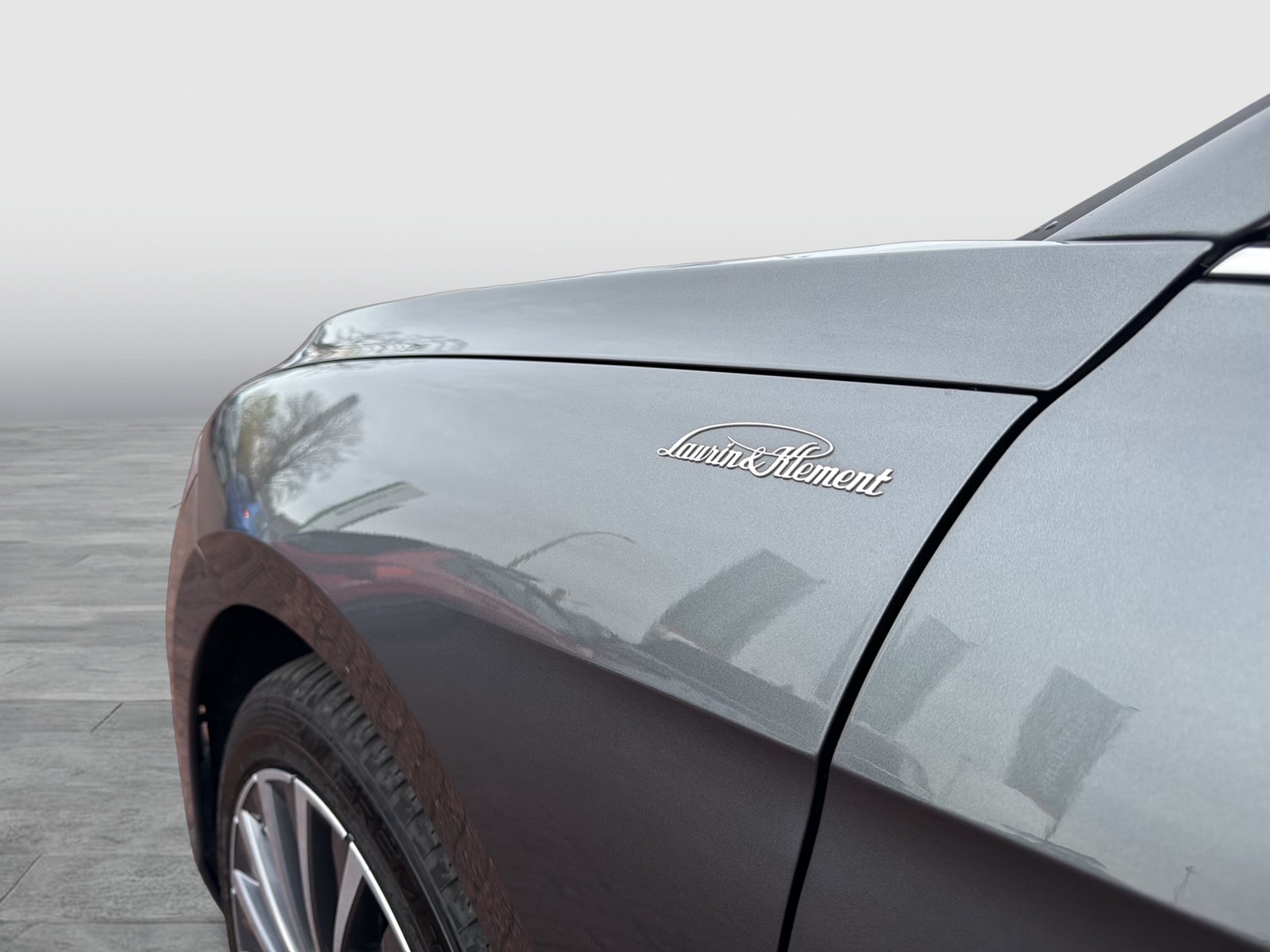 Skoda Superb Combi 2.0 L&K LEDER PANO AHK CAM LM18 NAVI