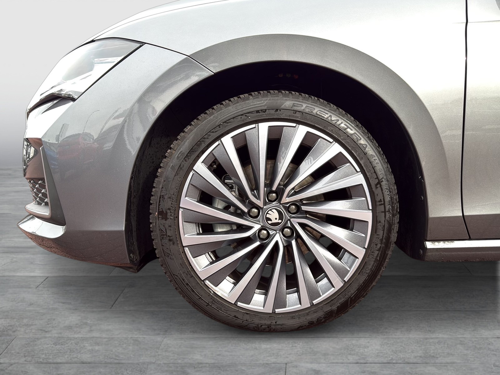 Skoda Superb Combi 2.0 L&K LEDER PANO AHK CAM LM18 NAVI