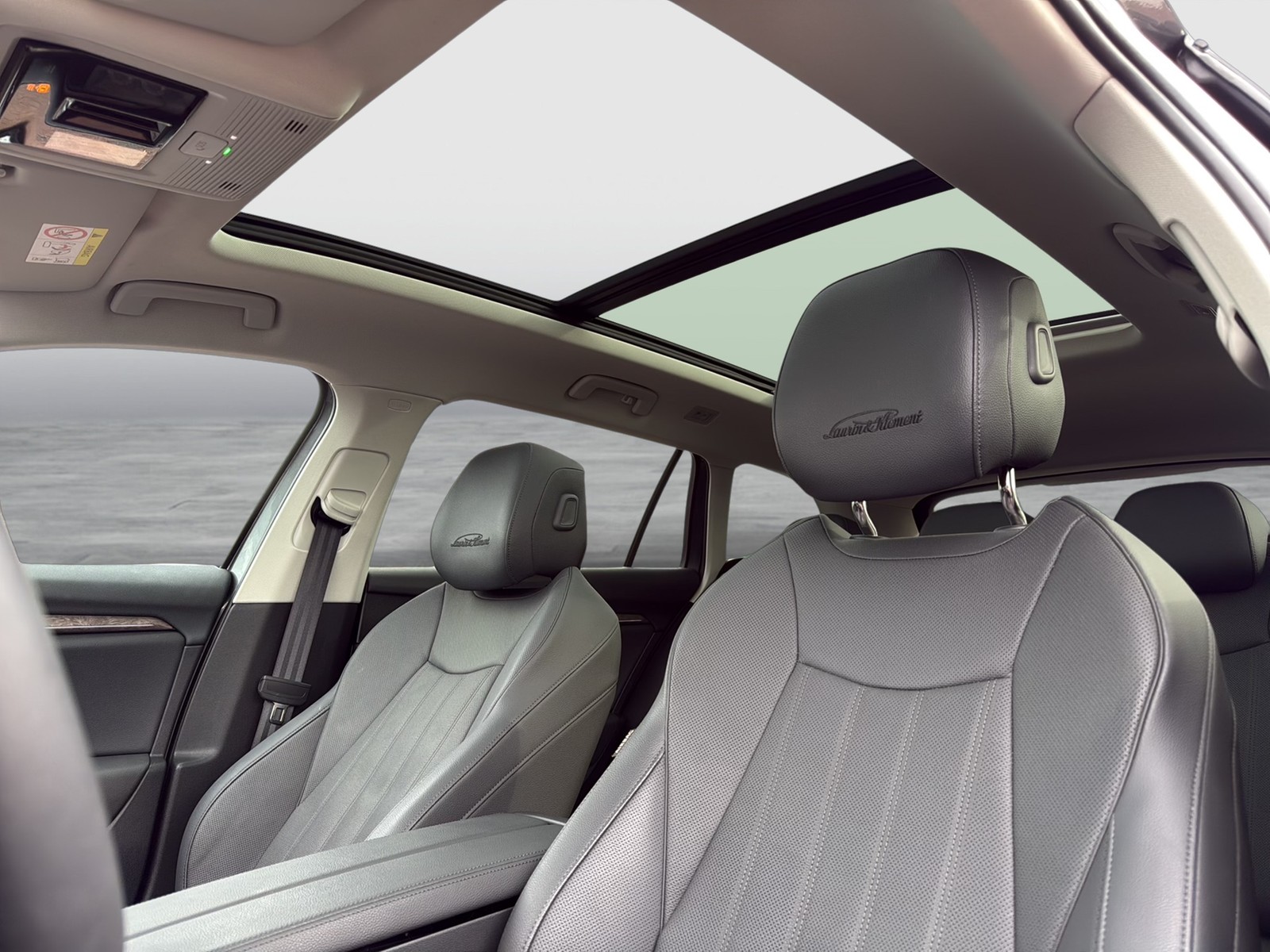 Skoda Superb Combi 2.0 L&K LEDER PANO AHK CAM LM18 NAVI