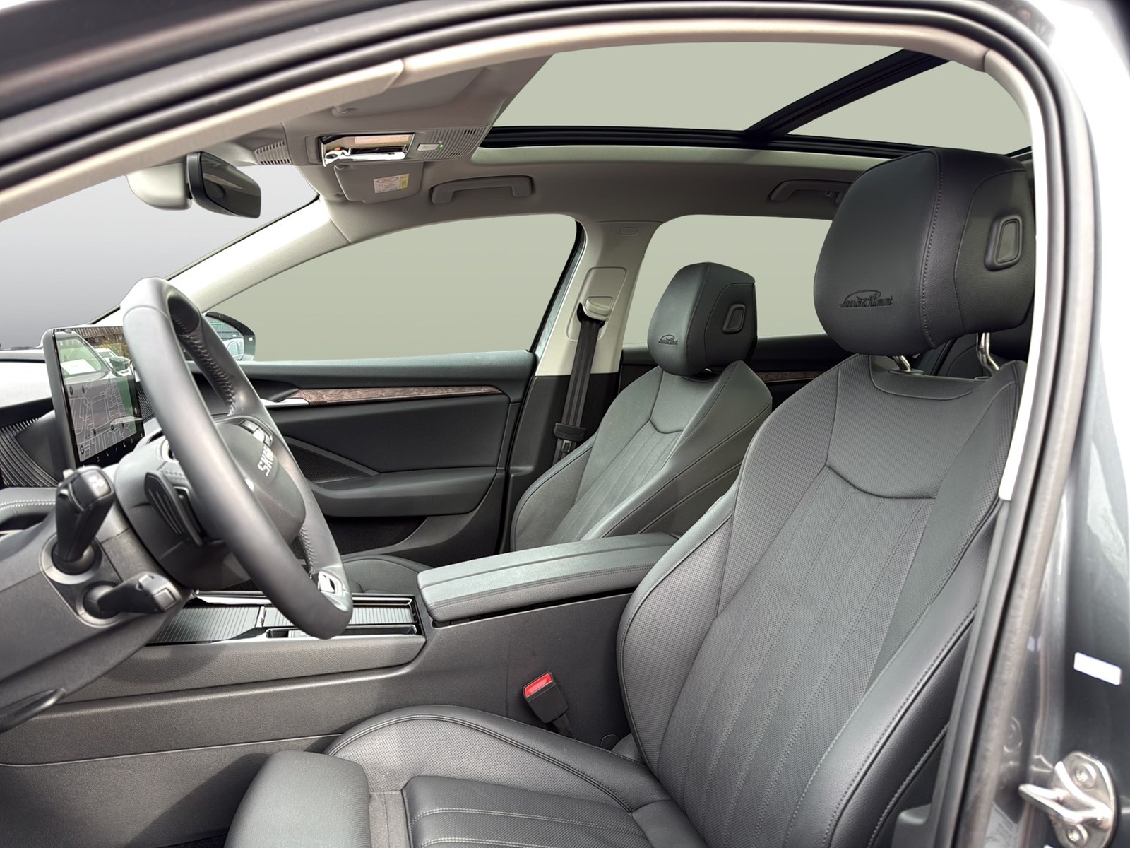 Skoda Superb Combi 2.0 L&K LEDER PANO AHK CAM LM18 NAVI