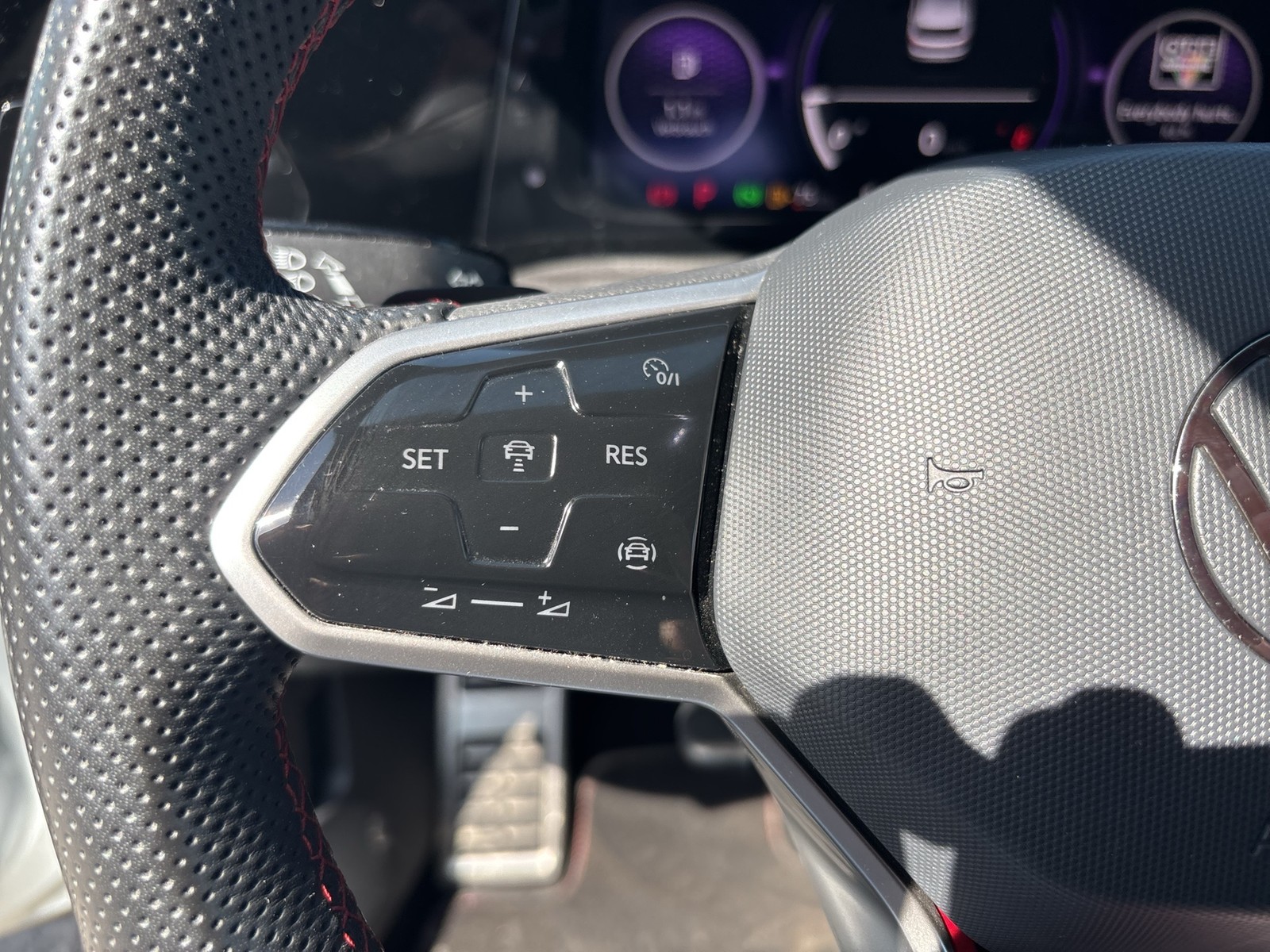 Volkswagen Golf 2.0 GTI PANO KAMERA CARPLAY SITZHEIZ ALU18