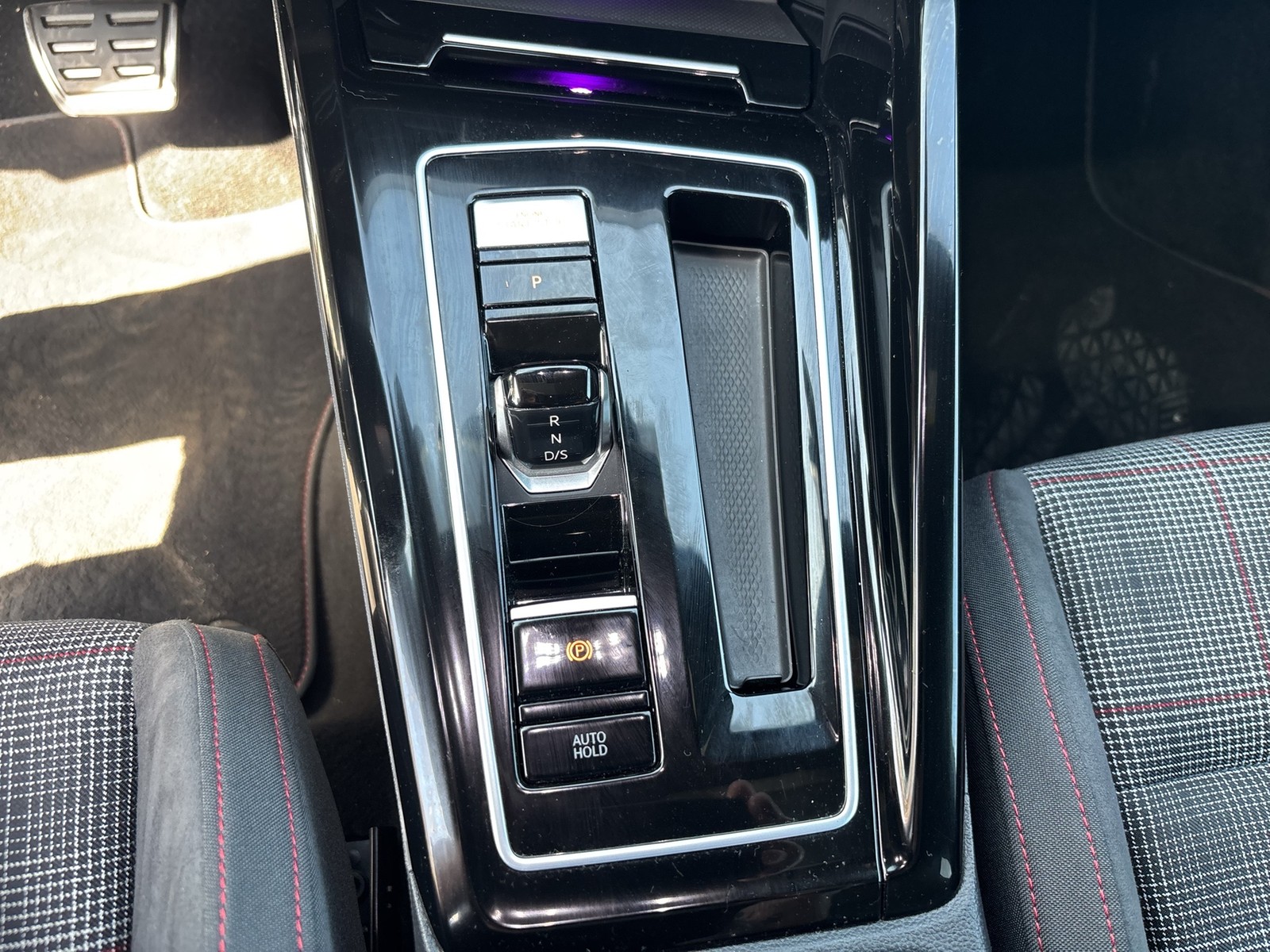 Volkswagen Golf 2.0 GTI PANO KAMERA CARPLAY SITZHEIZ ALU18