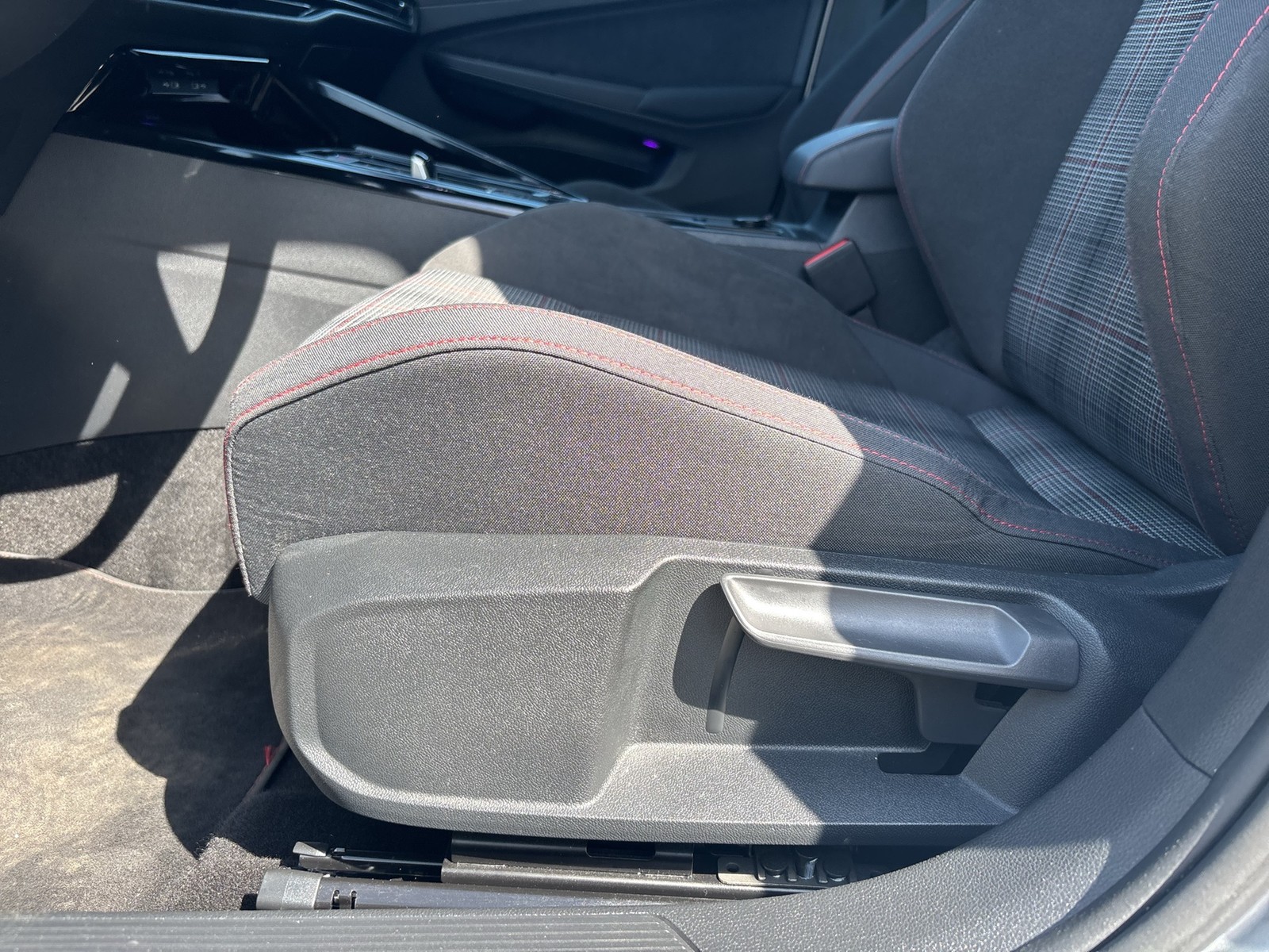 Volkswagen Golf 2.0 GTI PANO KAMERA CARPLAY SITZHEIZ ALU18