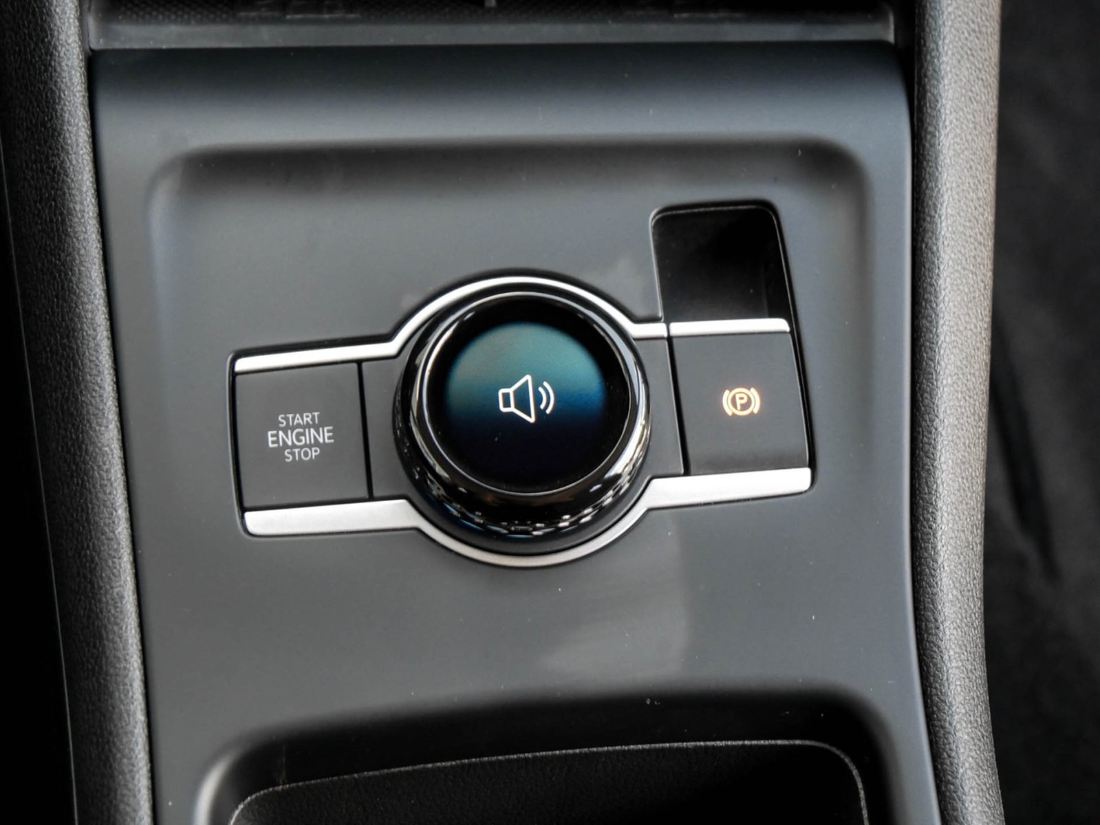Volkswagen Tiguan 1.5 HYBRID LIFE NEUES MODELL AHK CAM LM18