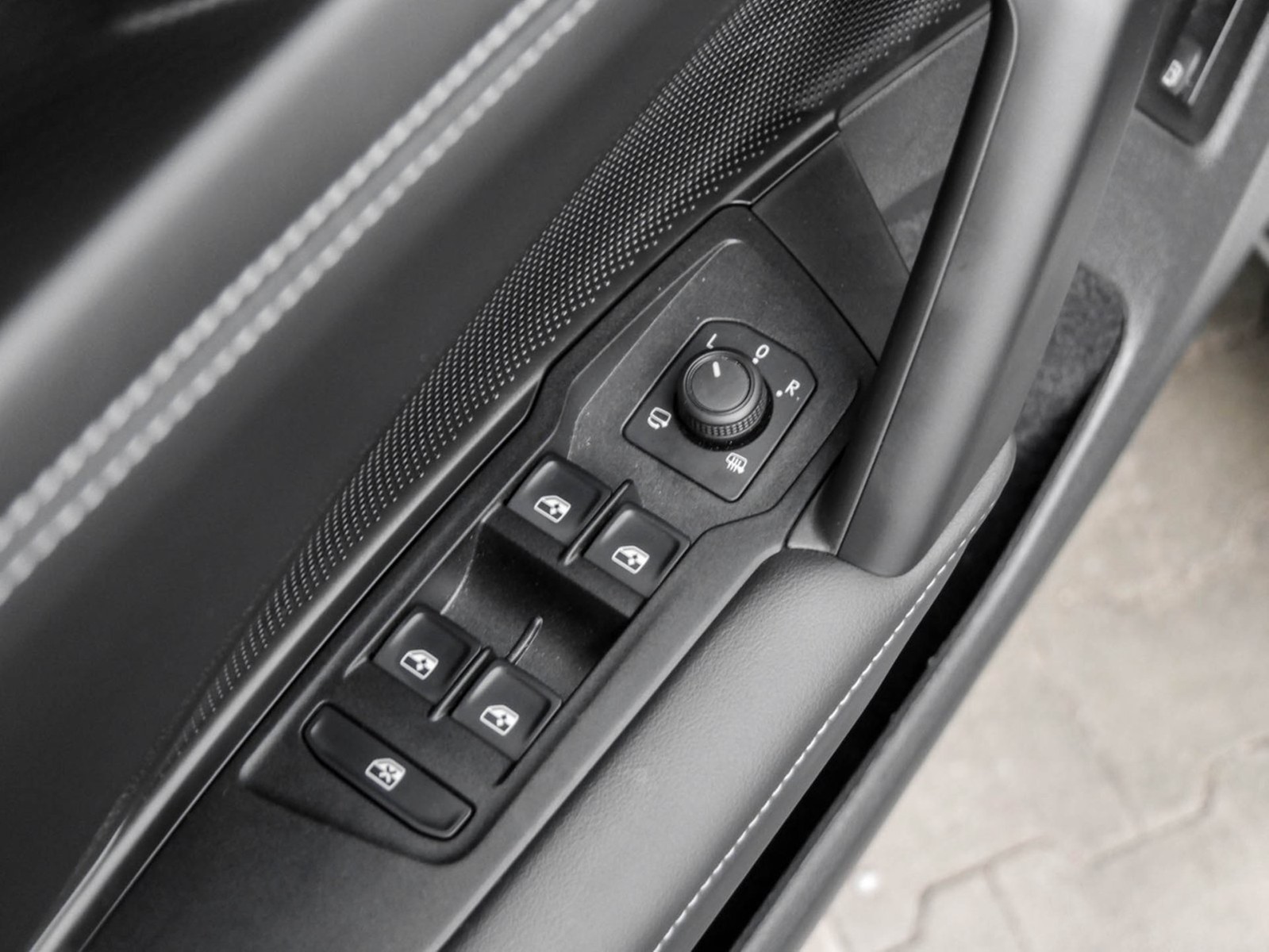 Volkswagen Tiguan 1.5 HYBRID LIFE NEUES MODELL AHK CAM LM18