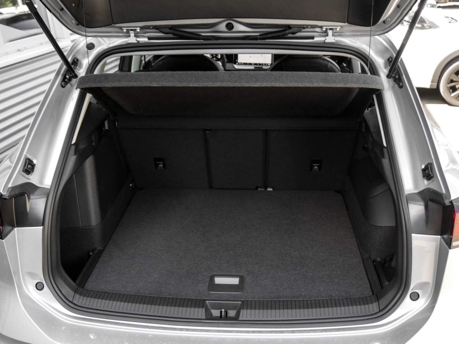 Volkswagen Tiguan 1.5 HYBRID LIFE NEUES MODELL AHK CAM LM18