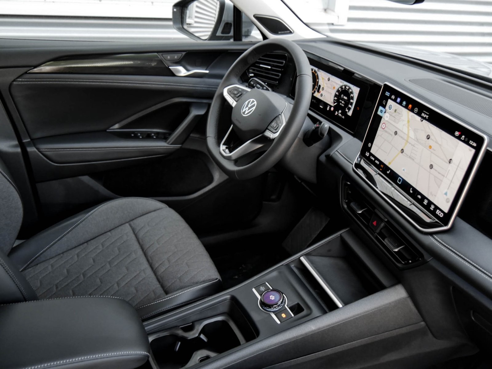 Volkswagen Tiguan 1.5 HYBRID LIFE NEUES MODELL AHK CAM LM18