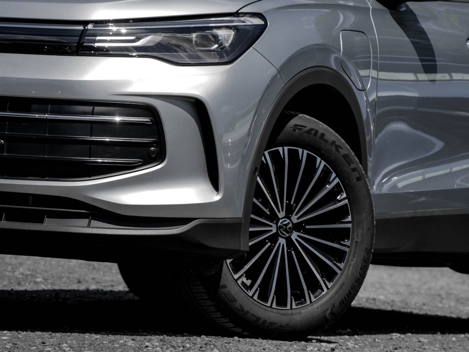 Volkswagen Tiguan 1.5 HYBRID LIFE NEUES MODELL AHK CAM LM18