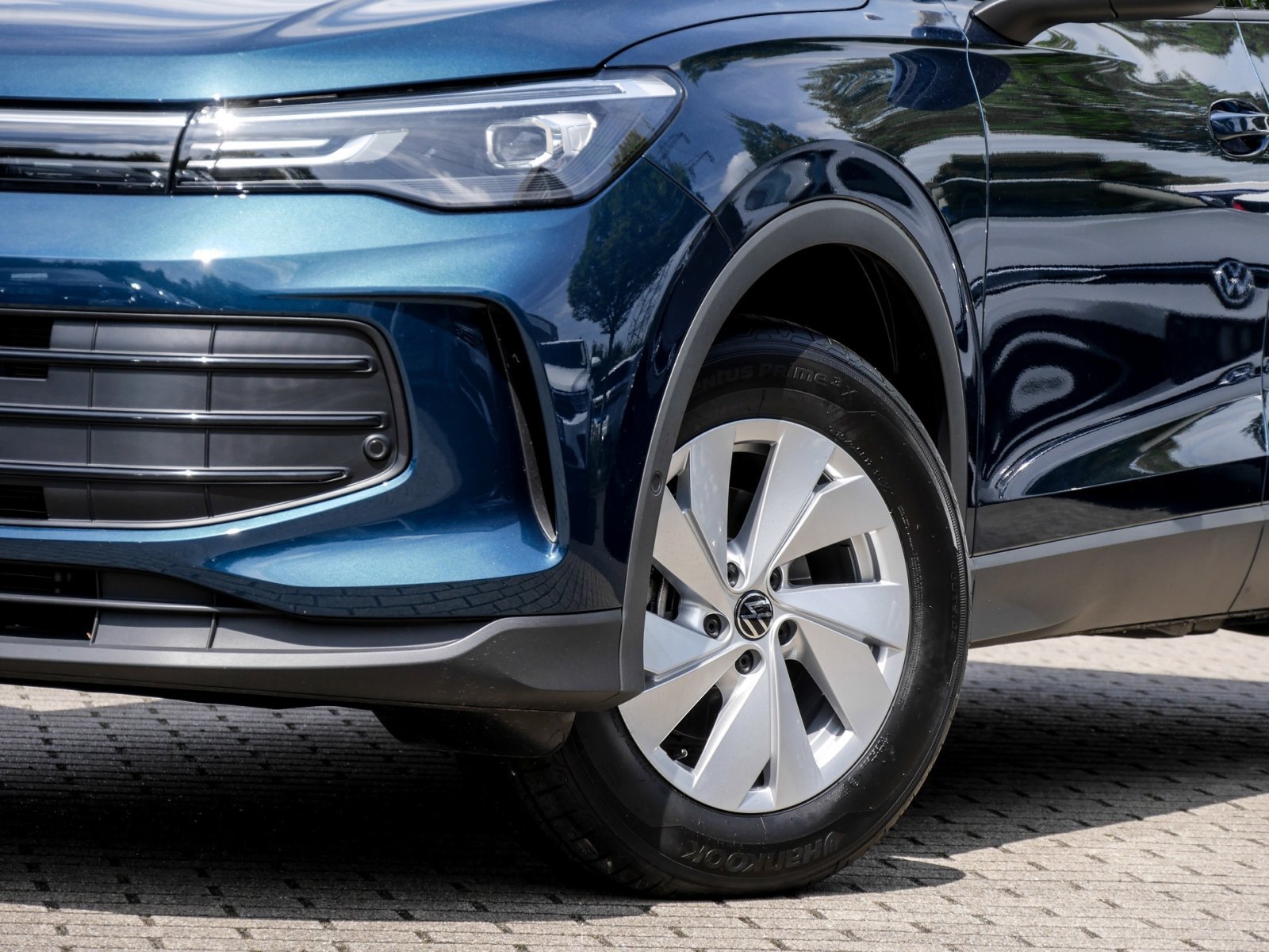 Volkswagen Tiguan 1.5 eTSI NEUES MODELL AHK CAM NAVI SITZHZ