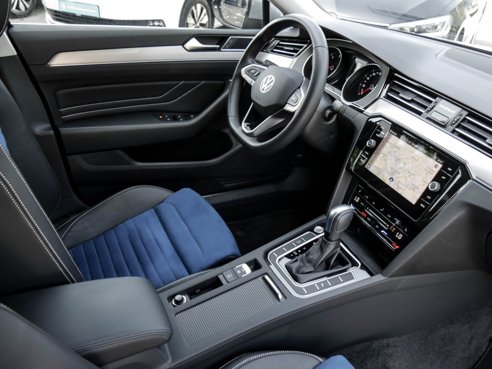 Volkswagen Passat Variant 2.0 ELEGANCE AHK CAM ACC LM17 NAVI
