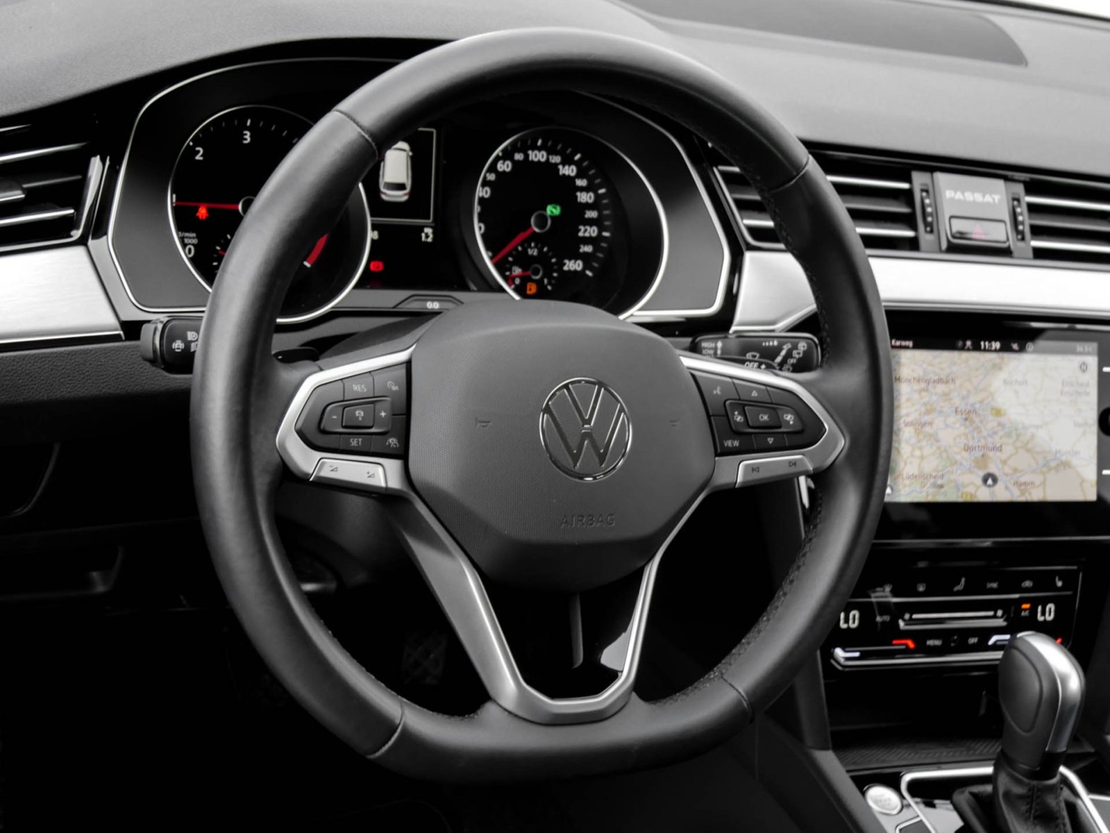 Volkswagen Passat Variant 2.0 ELEGANCE AHK CAM ACC LM17 NAVI