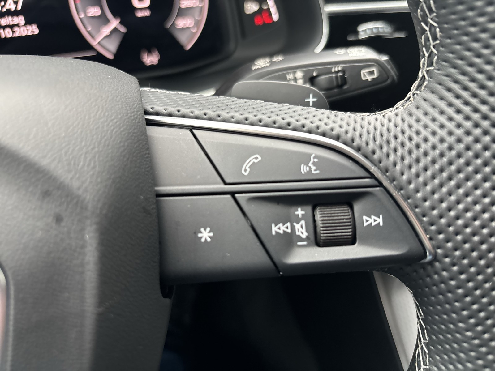 Audi Q7 60 quattro HYBRID S LINE PANO AHK 360CAM LM21