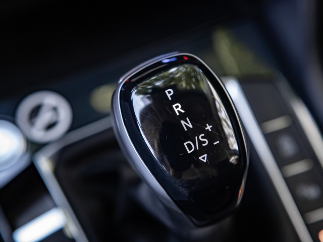 Volkswagen Tiguan 2.0 ACTIVE AHK KAMERA ALU18" NAVI SITZHEIZ