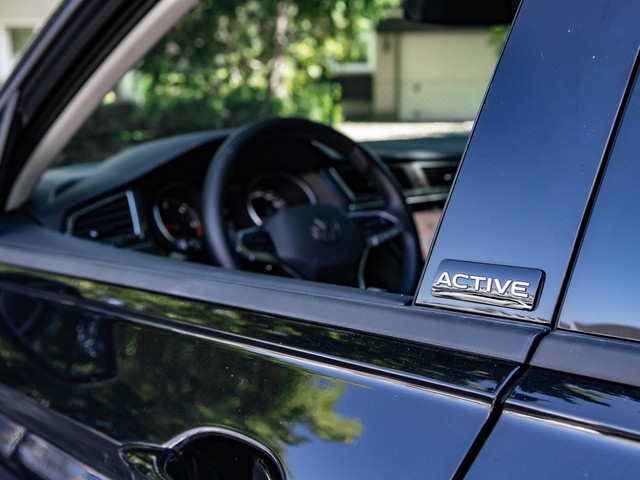 Volkswagen Tiguan 2.0 ACTIVE AHK KAMERA ALU18" NAVI SITZHEIZ