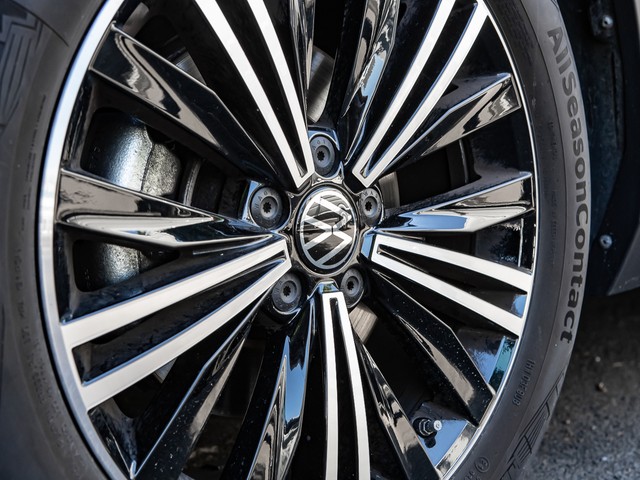 Volkswagen Tiguan 2.0 ACTIVE AHK KAMERA ALU18" NAVI SITZHEIZ