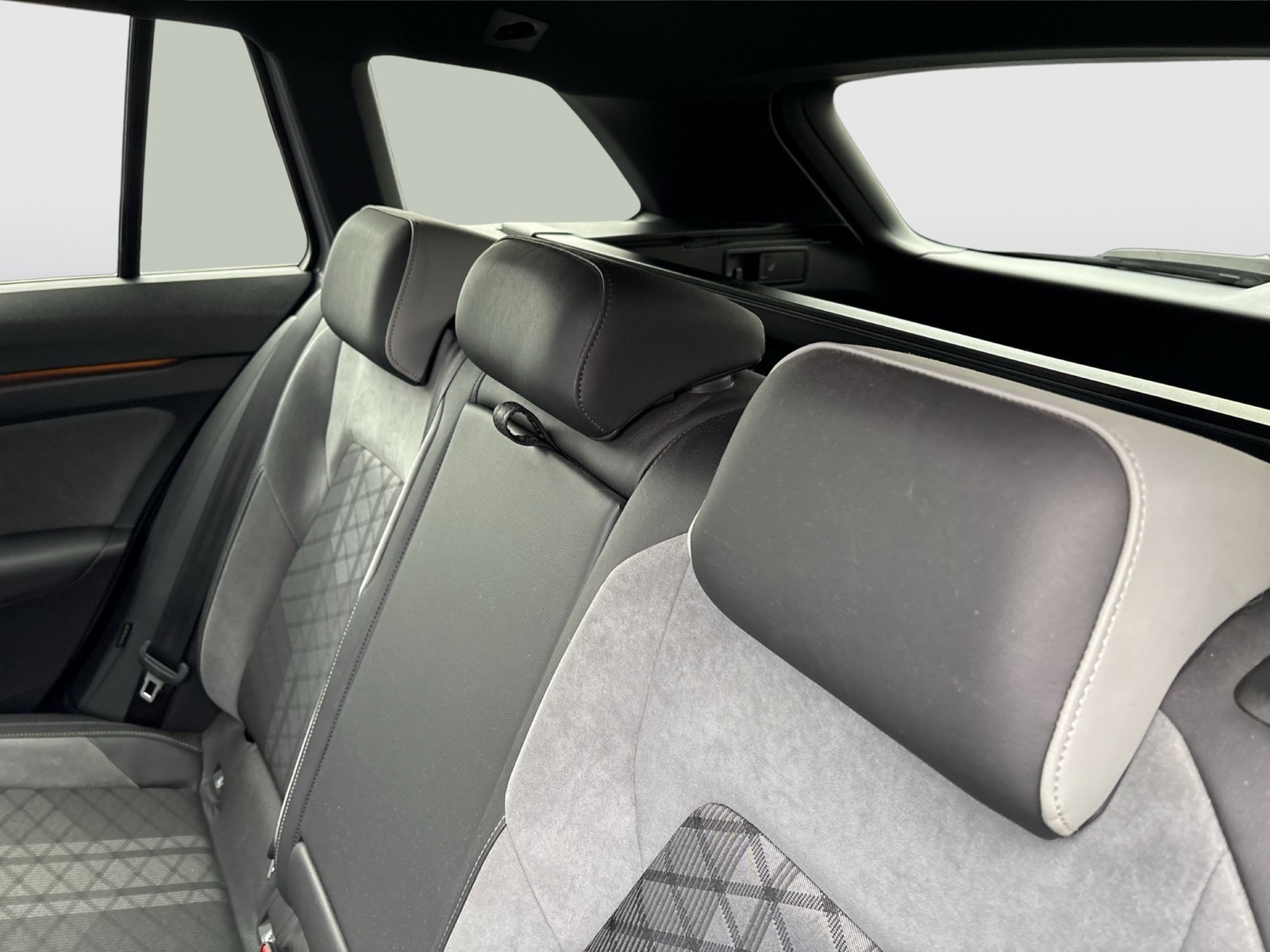 Volkswagen Golf Variant VIII 1.5 R-LINE ACC ALU17 eKLAPPE NAVI