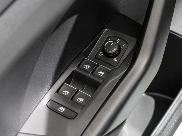 Volkswagen T-Cross 1.0 STYLE KAMERA AHK ALU18 NAVI CARPLAY