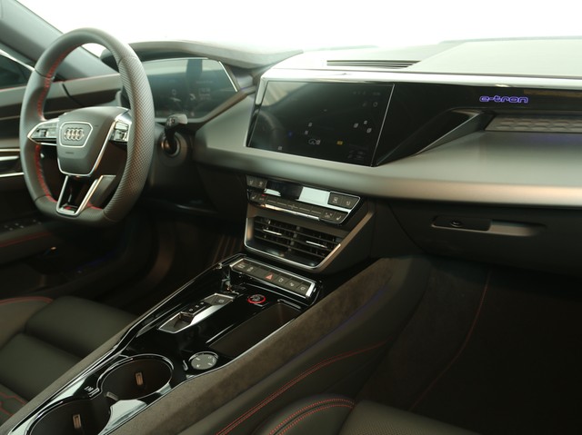 Audi RS e-tron GT quattro PANO B&O LUFT ALU20 HEADUP