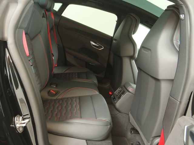 Audi RS e-tron GT quattro PANO B&O LUFT ALU20 HEADUP