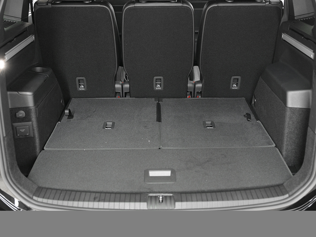 Volkswagen Touran 1.5 ENERGY 7SITZE CAM ACC LM17 NAVI